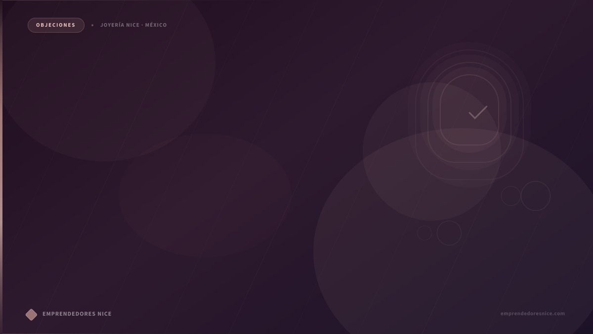 Mujer emprendedora evaluando si vale la pena vender Joyería Nice desde casa