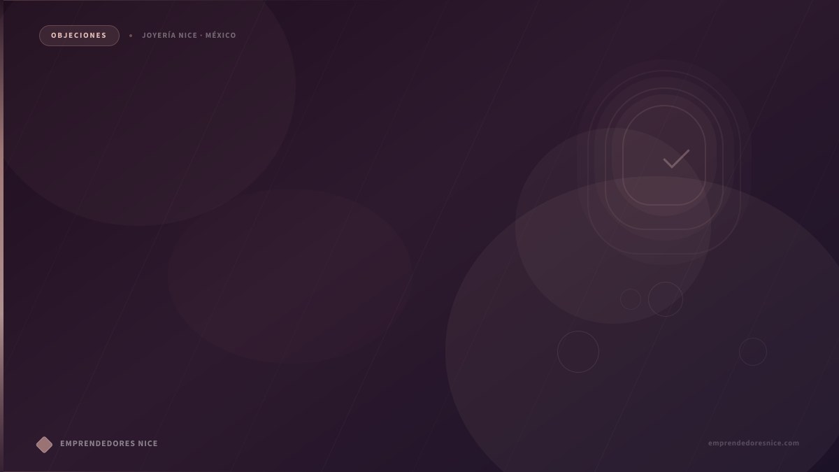 Emprendedora mostrando joyería Nice como negocio rentable desde casa