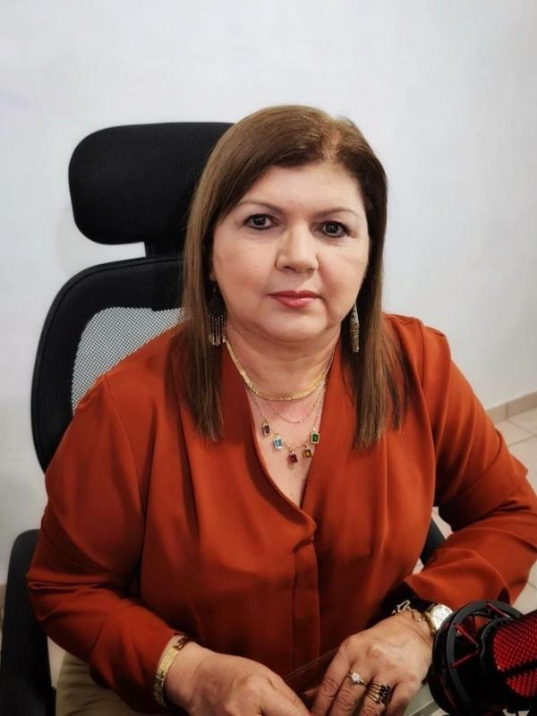 Lydia Hernández, mentora de emprendedoras de Joyería Nice, en su oficina en Culiacán
